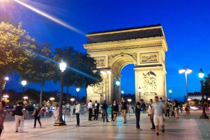 arc-de-triomphe-at-night arc-de-triomphe-at-night