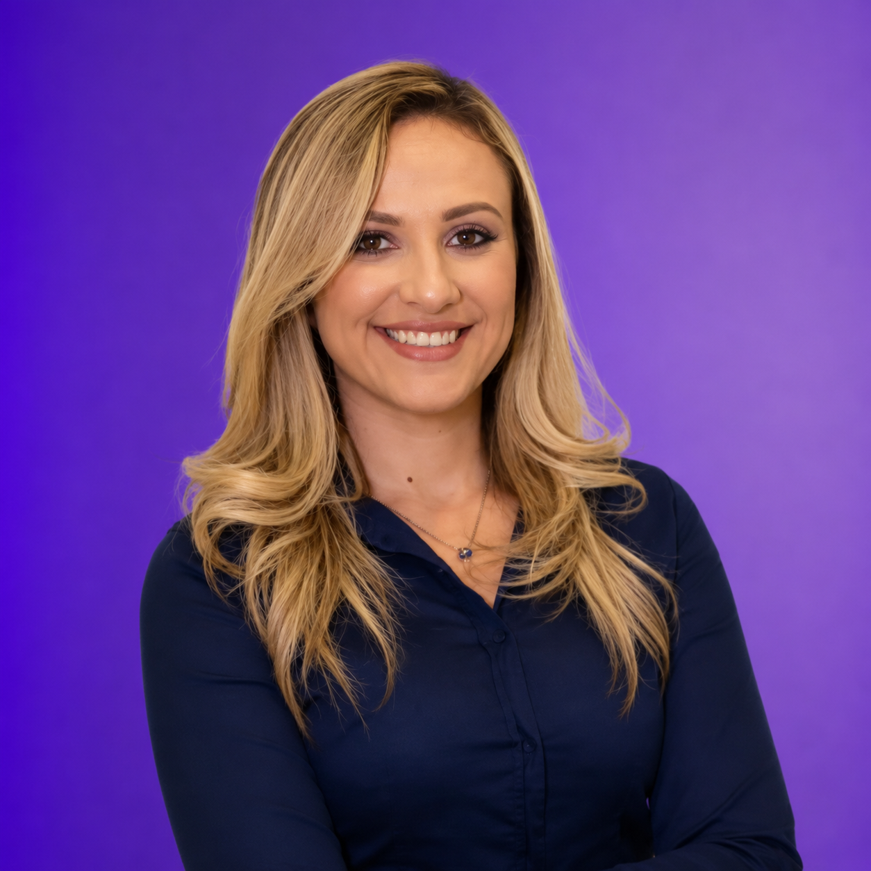 Dr. Bruna Caroline